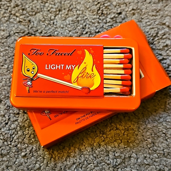 Too Faced - Light My Fire eyeshadow palette - Picture 3 of 5